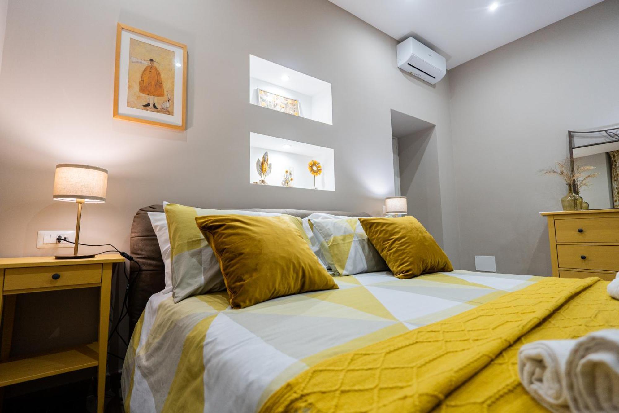 La Casa Di Bianca - Modern Suites Near Plebiscito Napoli Bagian luar foto