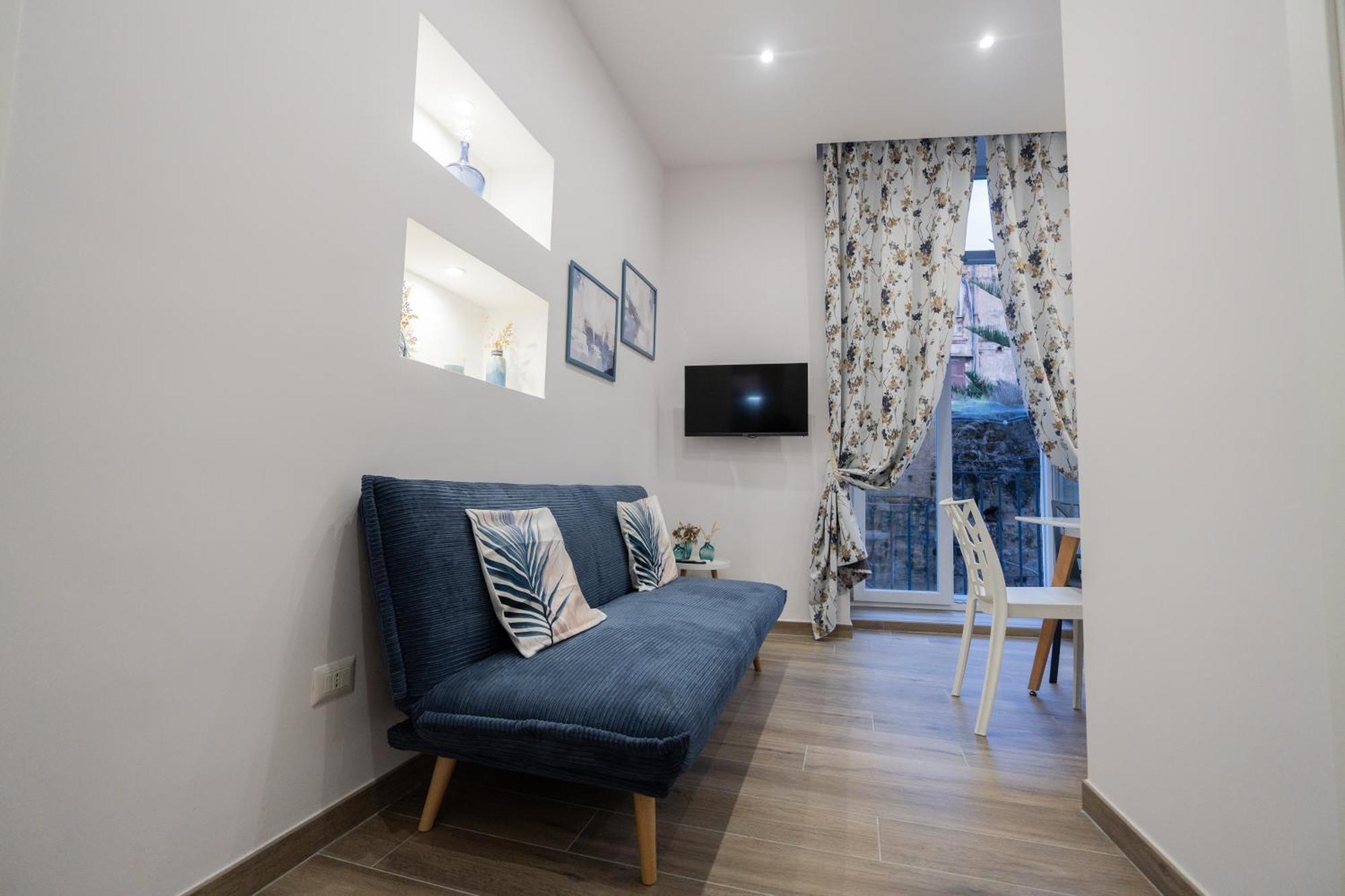 La Casa Di Bianca - Modern Suites Near Plebiscito Napoli Bagian luar foto
