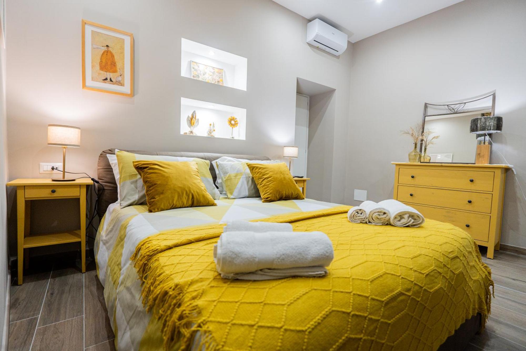 La Casa Di Bianca - Modern Suites Near Plebiscito Napoli Bagian luar foto