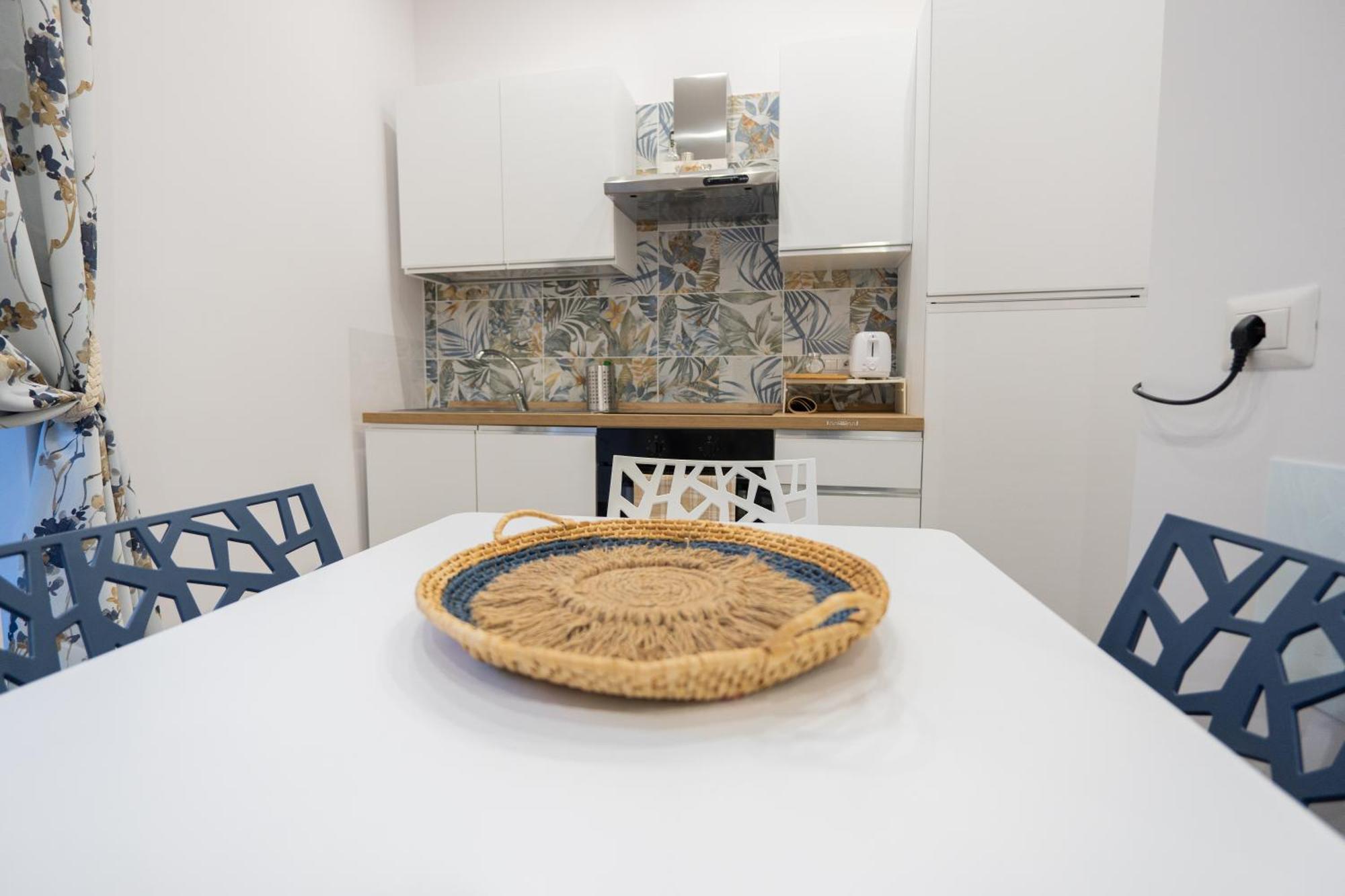 La Casa Di Bianca - Modern Suites Near Plebiscito Napoli Bagian luar foto