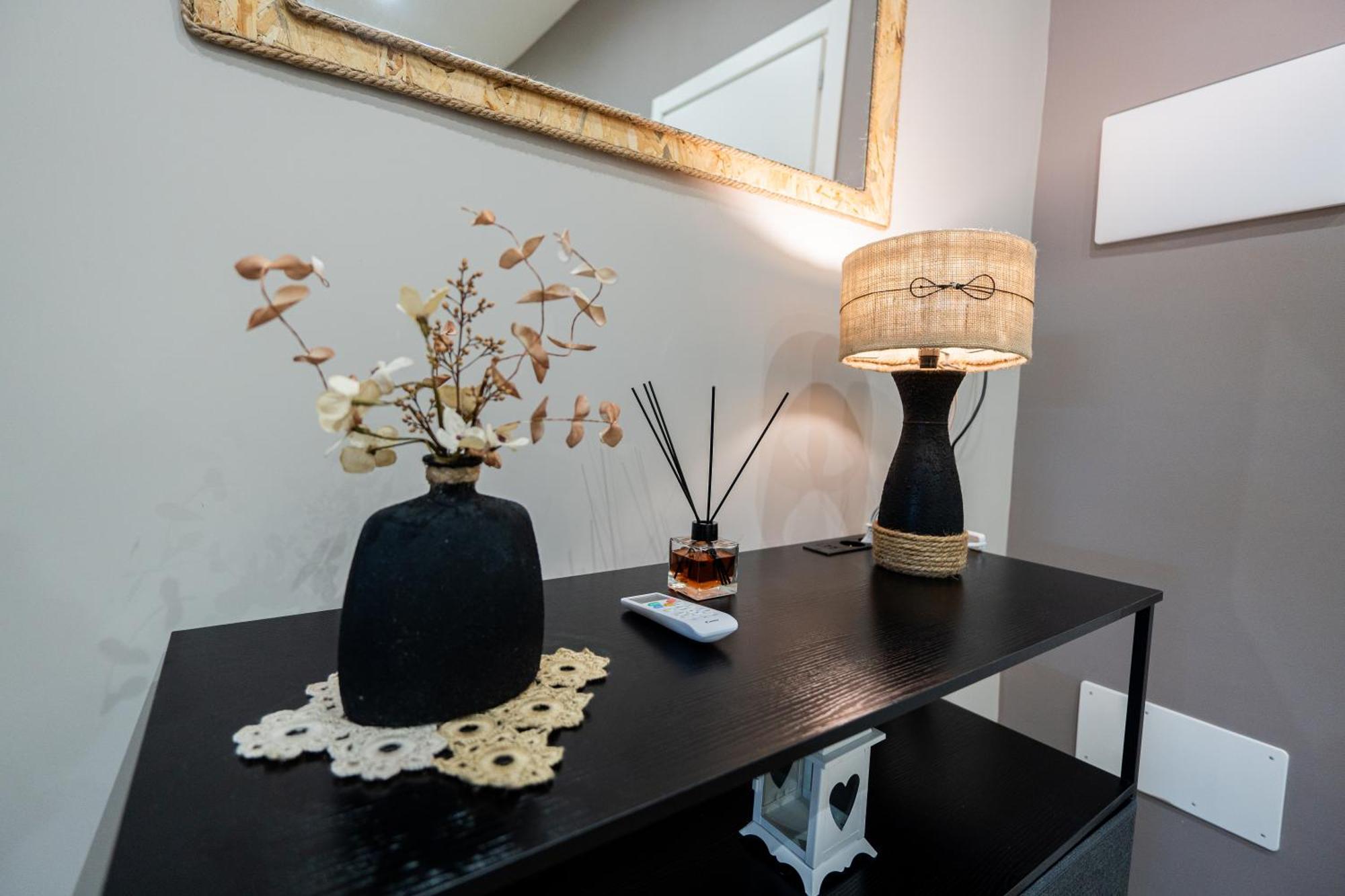 La Casa Di Bianca - Modern Suites Near Plebiscito Napoli Bagian luar foto