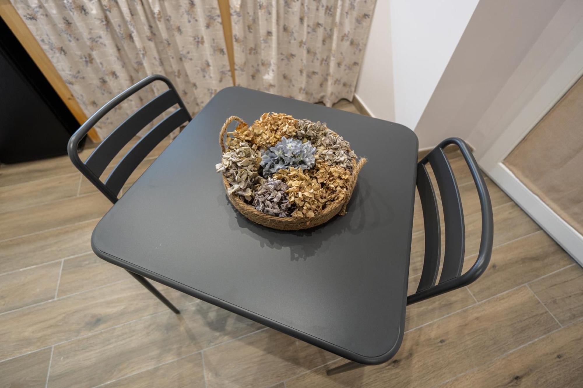 La Casa Di Bianca - Modern Suites Near Plebiscito Napoli Bagian luar foto