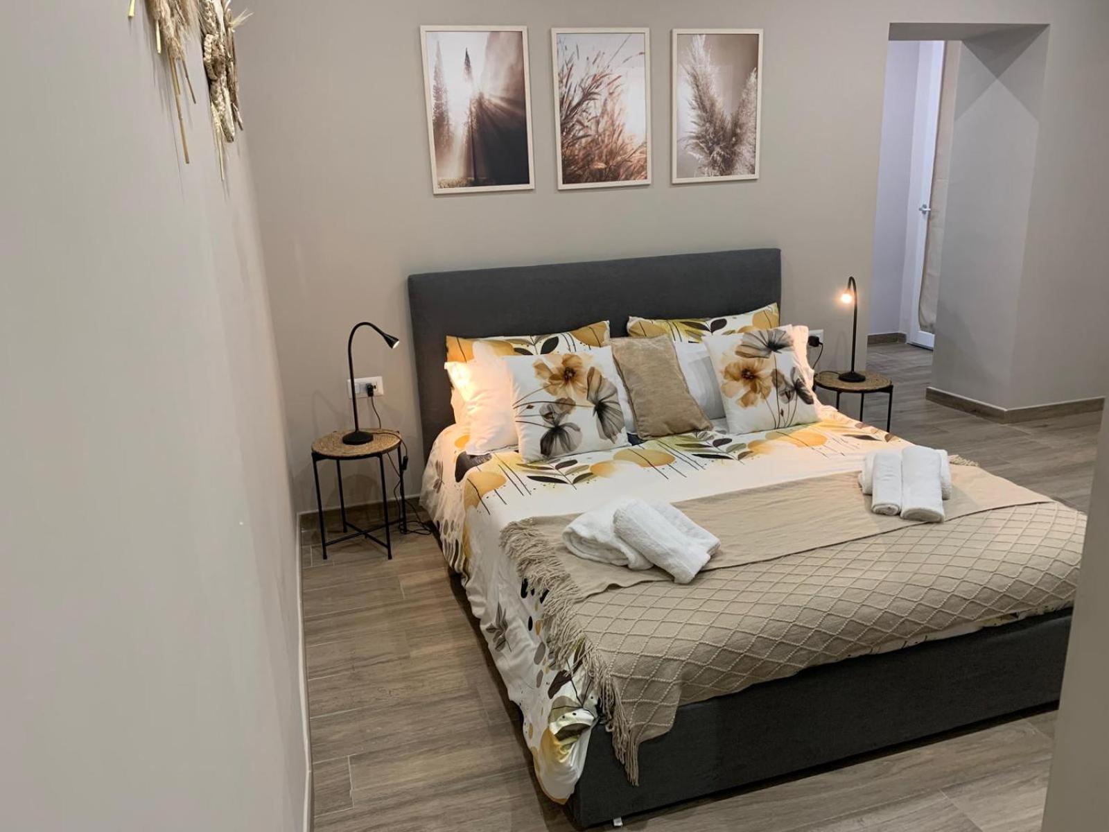 La Casa Di Bianca - Modern Suites Near Plebiscito Napoli Bagian luar foto