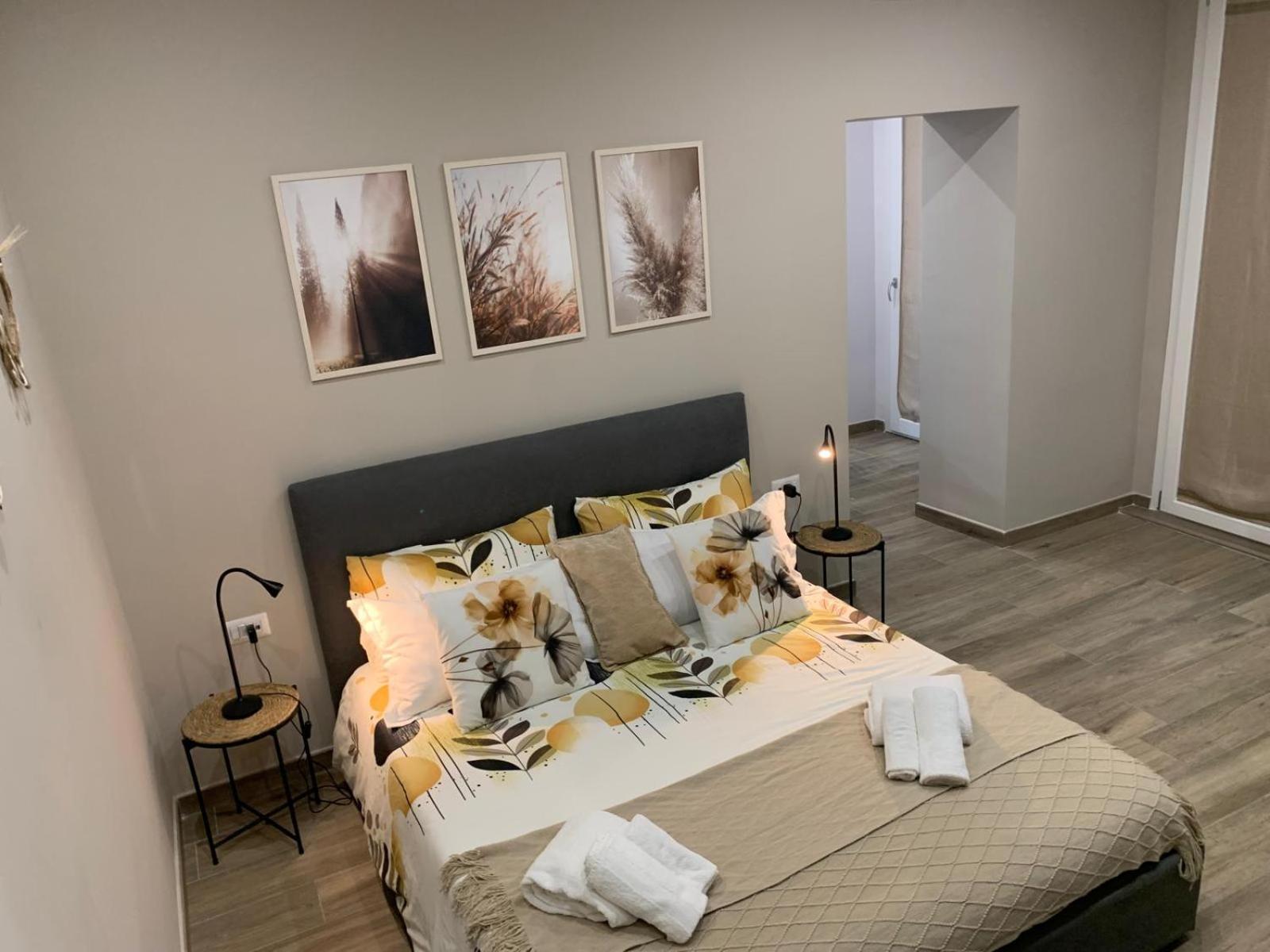 La Casa Di Bianca - Modern Suites Near Plebiscito Napoli Bagian luar foto